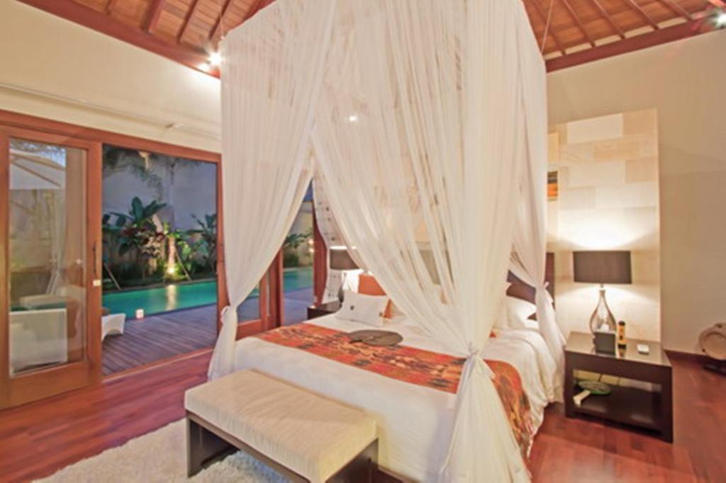Arwana Estate Villa Seminyak Buitenkant foto
