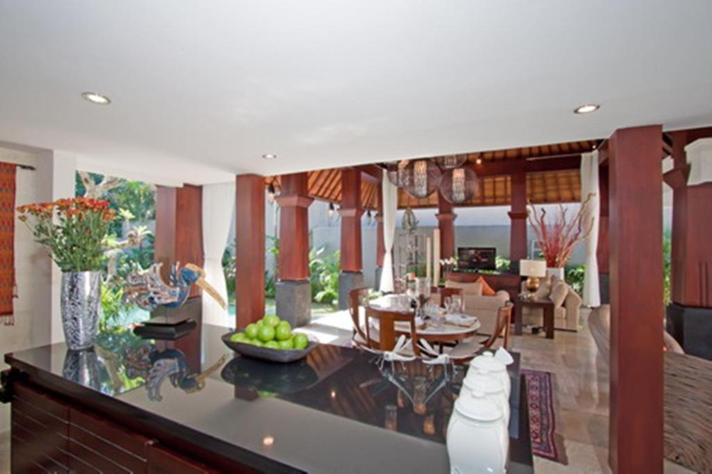 Arwana Estate Villa Seminyak Buitenkant foto